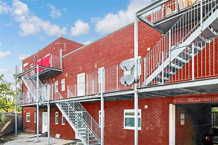 2 Bedroom Flat For Sale In Westwood Road, Ilford, Essex, IG3