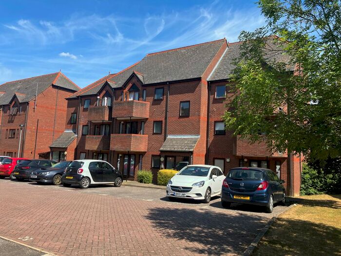 1 Bedroom Flat To Rent In Ashtree Court, St Albans, AL1