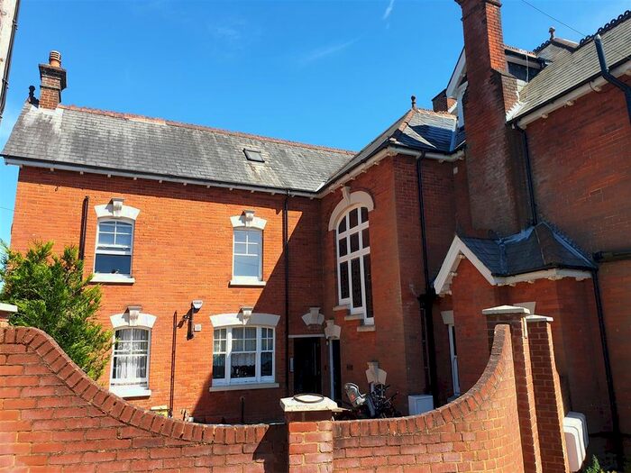 2 Bedroom Flat To Rent In Manor Road, Aldershot, GU11