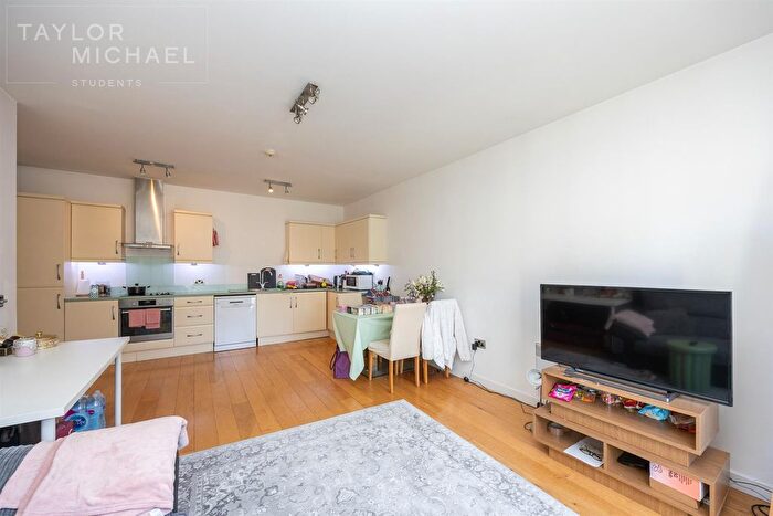 2 Bedroom Flat To Rent In Queens Road, Brighton, BN1