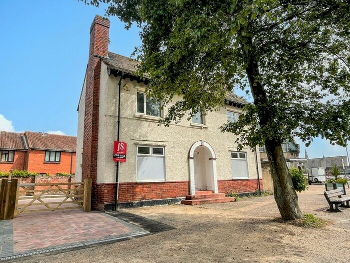 Studio To Rent In South Street, Lancing, BN15