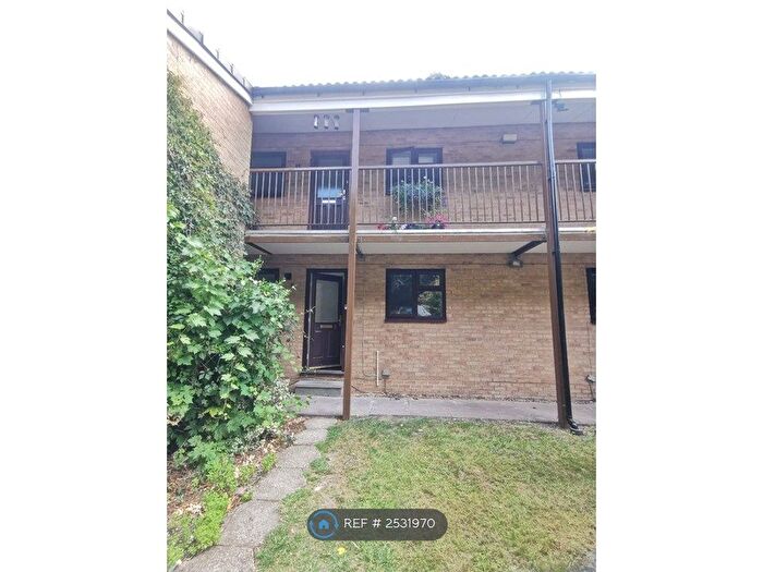 2 Bedroom Maisonette To Rent In The Slopes, Caversham, Reading, RG4