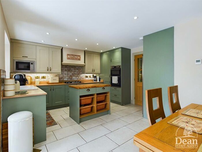 4 Bedroom Detached House For Sale In Causeway Road, Cinderford, GL14