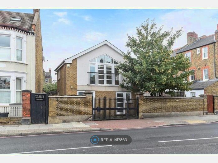 2 Bedroom Detached House To Rent In Tooting Bec Road, London, SW17