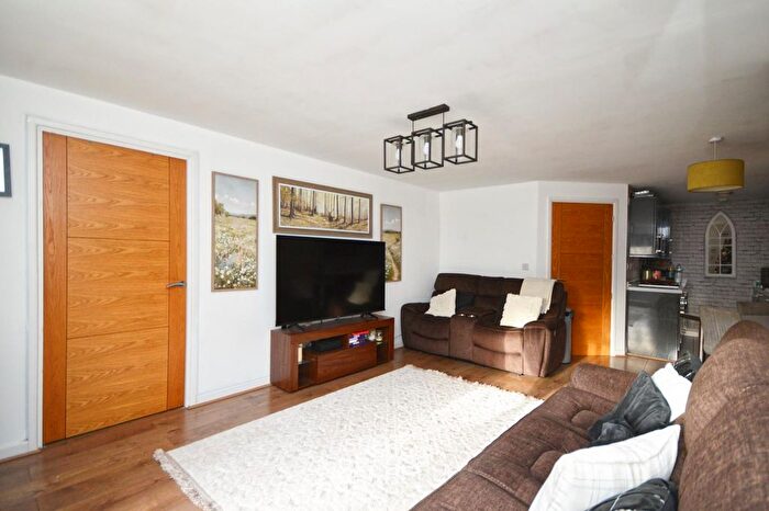 2 Bedroom Flat For Sale In Arundel Close, Bristol, BS13