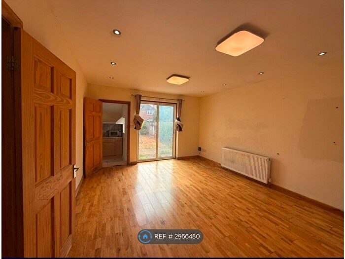 3 Bedroom Detached House To Rent In London Road, Slough, SL3