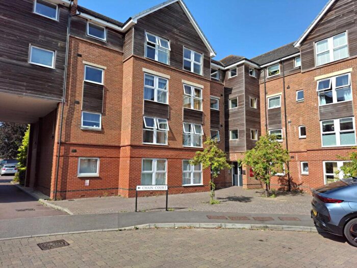 2 Bedroom Apartment For Sale In Chain Court, Swindon, Wiltshire, SN1