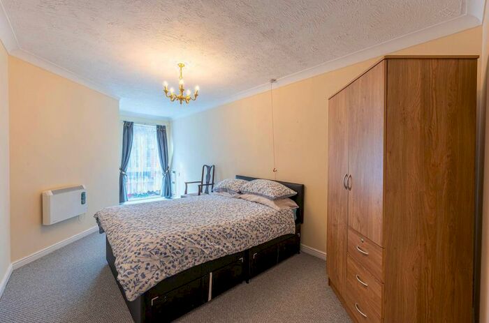 2 Bedroom Flat To Rent In Whitburn Road, Lewisham, London, SE13