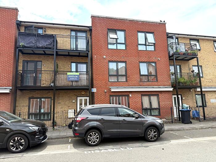 2 Bedroom Flat For Sale In Hirst Crescent, North Wembley, HA9