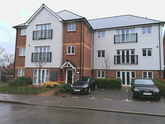 2 Bedroom Flat To Rent In Illet Way, Faygate, Horsham, RH12