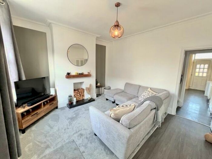 2 Bedroom House To Rent In Cheltenham Place, Halifax, HX3