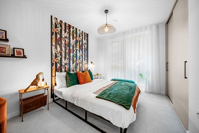 2 Bedroom Flat For Sale In Samara Drive, Southall, UB1