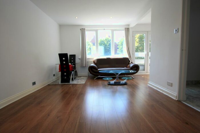 3 Bedroom Flat To Rent In Christchurch Road, Brixton Hill, SW2