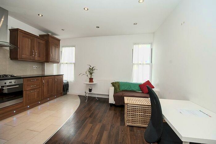 1 Bedroom Apartment To Rent In High Street, Surrey, KT12