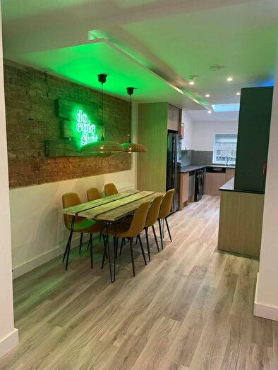 6 Bedroom Terraced House To Rent In Cawdor Road, Fallowfield, M14