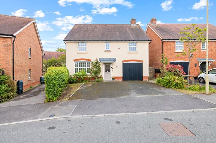 4 Bedroom Detached House For Sale In Leachman Way, Petersfield, GU31