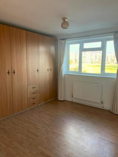 2 Bedroom Flat To Rent In Hepworth Gardens, Barking, Essex IG11