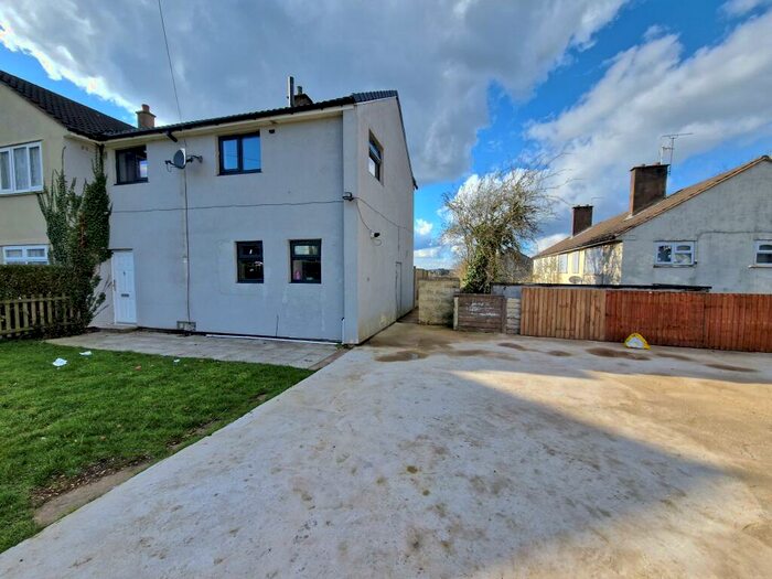 3 Bedroom Semi-Detached House To Rent In Little Hill Grove, B38