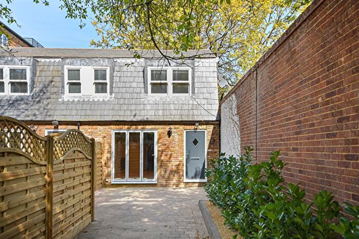 2 Bedroom Property To Rent In The Grove, London, W5