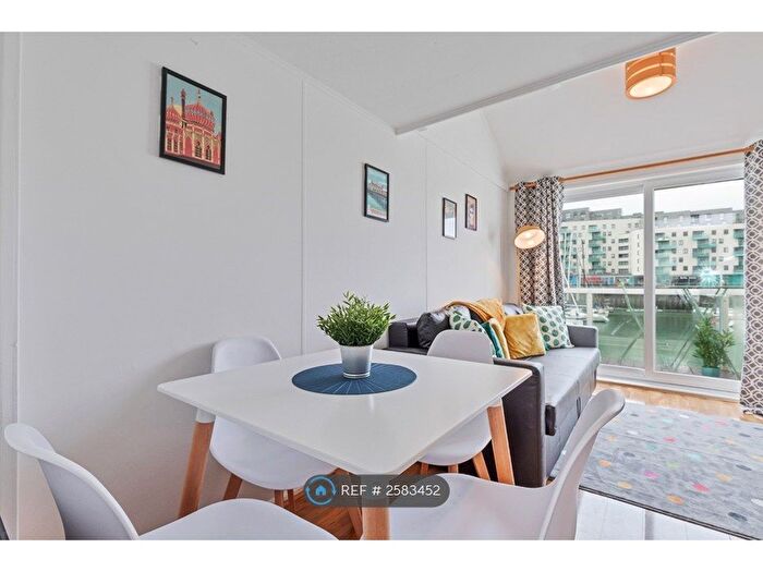 1 Bedroom Maisonette To Rent In Western Concourse, Brighton, BN2