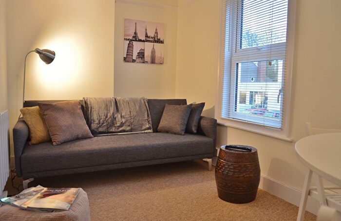 2 Bedroom Flat To Rent In Cross Street, Oxford, Oxfordshire, OX4