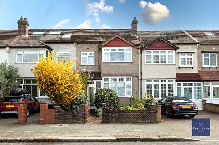 3 Bedroom Terraced House For Sale In Bodiam Road, London, SW16