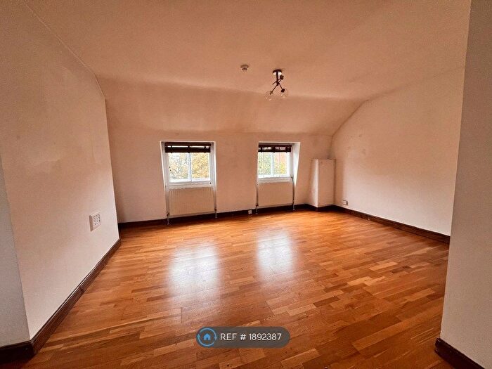 Studio To Rent In Kingsland Road, London, E2