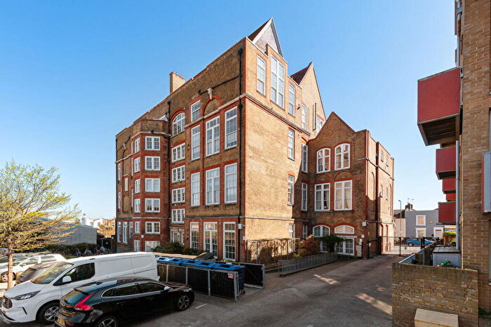 1 Bedroom Maisonette For Sale In Bloomfield Road, London, SE18