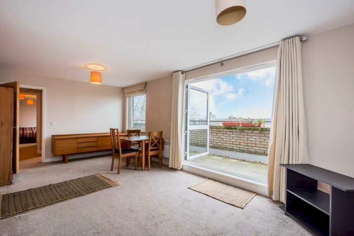 2 Bedroom Flat To Rent In Cline Road London, N11