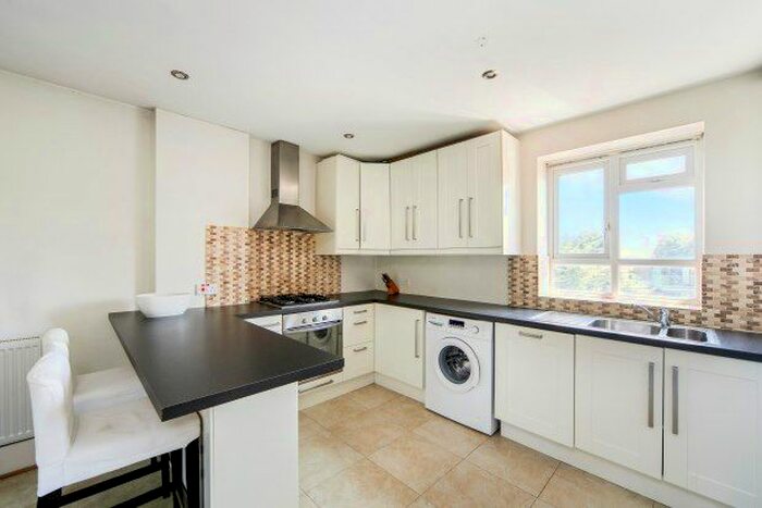 2 Bedroom Flat To Rent In Esher Gardens, London, SW19