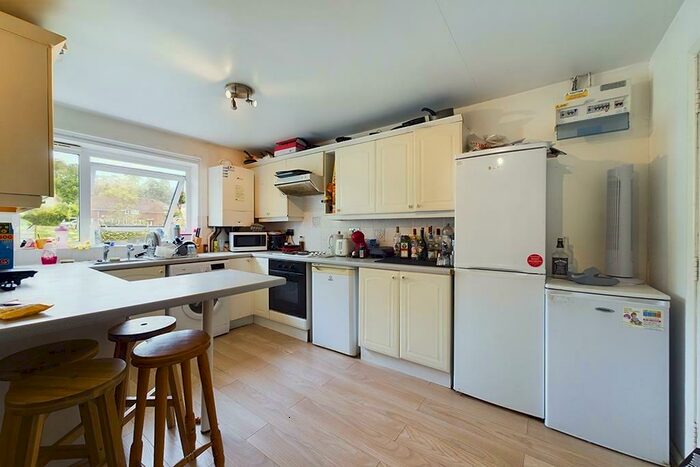 4 Bedroom Flat To Rent In Woolford Close, Winchester, SO22