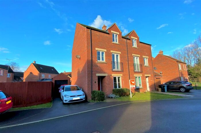 4 Bedroom Semi-Detached House To Rent In Hawk Crescent, Bourne, PE10