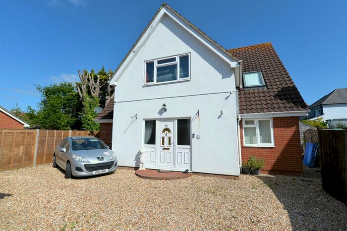 4 Bedroom Detached House For Sale In Peckham Avenue, New Milton, Hampshire, BH25