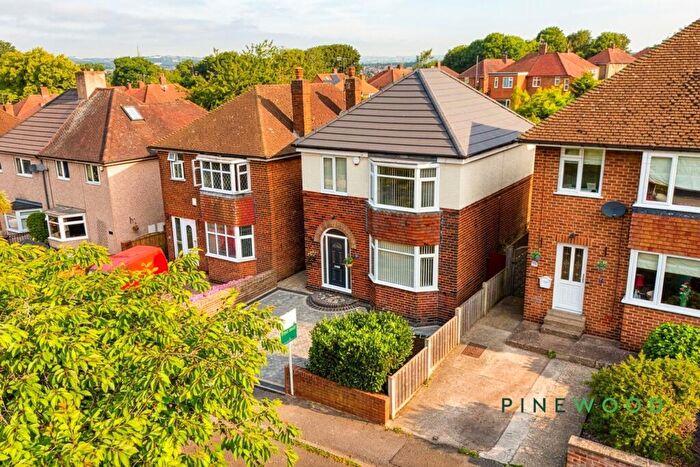 3 Bedroom Detached House For Sale In Hady Hill, Chesterfield, S41