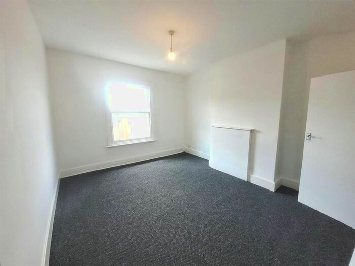 3 Bedroom Flat To Rent In High Street, Herne Bay, CT6