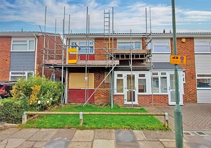 3 Bedroom Semi Detached House For Sale In Oakley Drive, London, SE9