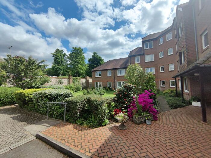 1 Bedroom Apartment For Sale In Denehyrst Court, York Road, Guildford, Surrey, GU1