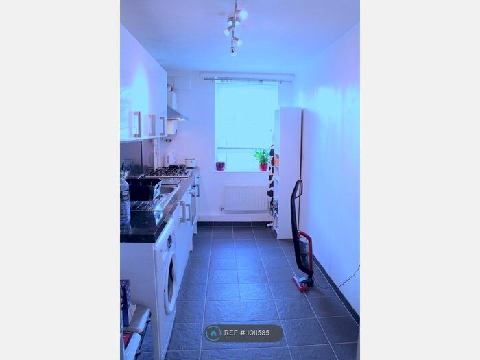 1 Bedroom Flat To Rent In Haslam Close, London, N1