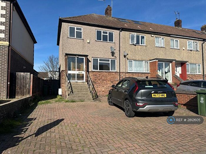 3 Bedroom End Of Terrace House To Rent In Rushdene, London, SE2