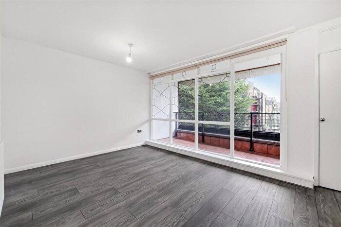 4 Bedroom Maisonette For Sale In Kildare Walk, Poplar, E14