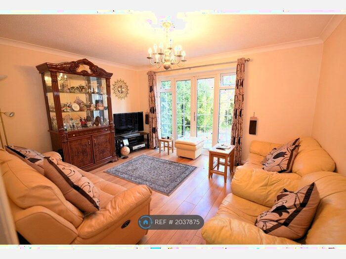 4 Bedroom Detached House To Rent In Knights Ridge, Orpington, BR6