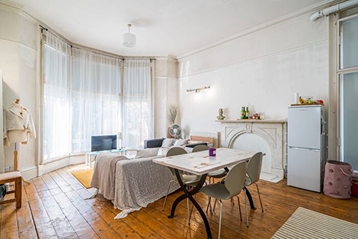 2 Bedroom Flat To Rent In Clarendon Road, Leeds, LS2