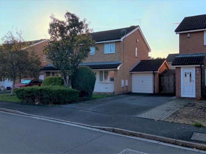 3 Bedroom Semi-Detached House To Rent In Ashbourne Crescent, Taunton, TA1