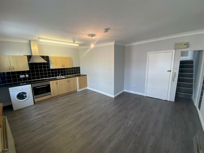 Studio To Rent In Chatsworth Rd, Hackney, E5