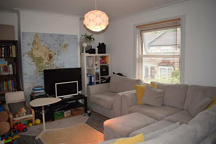 1 Bedroom Flat To Rent In Daisy Road, South Woodford, E18