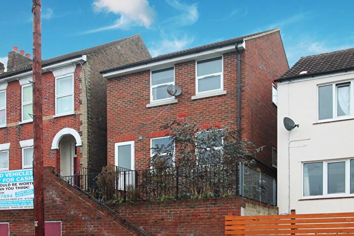 2 Bedroom Flat To Rent In Luton Road, Chatham, ME4