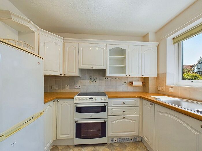 2 Bedroom Flat To Rent In Taylors Close, Sidcup, Kent, DA14