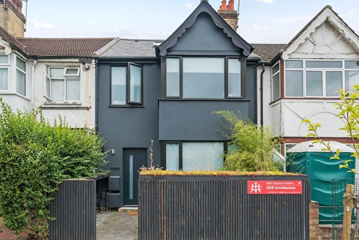 2 Bedroom Flat To Rent In Hamilton Road London, NW11