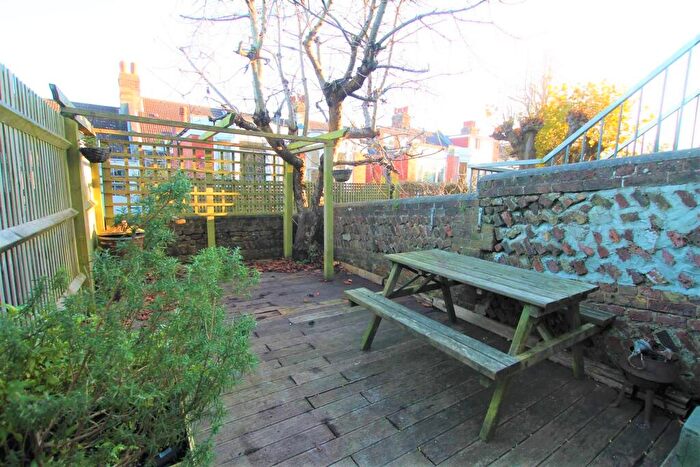 2 Bedroom Apartment For Sale In Matlock Road, Brighton, BN1