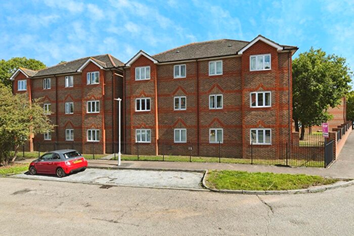 2 Bedroom Flat For Sale In Clayburn Circle, Basildon, Essex, SS14